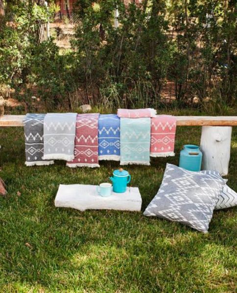 Kilim peshtemal towels & kilim cushion cover in the garden - Shopping Blue